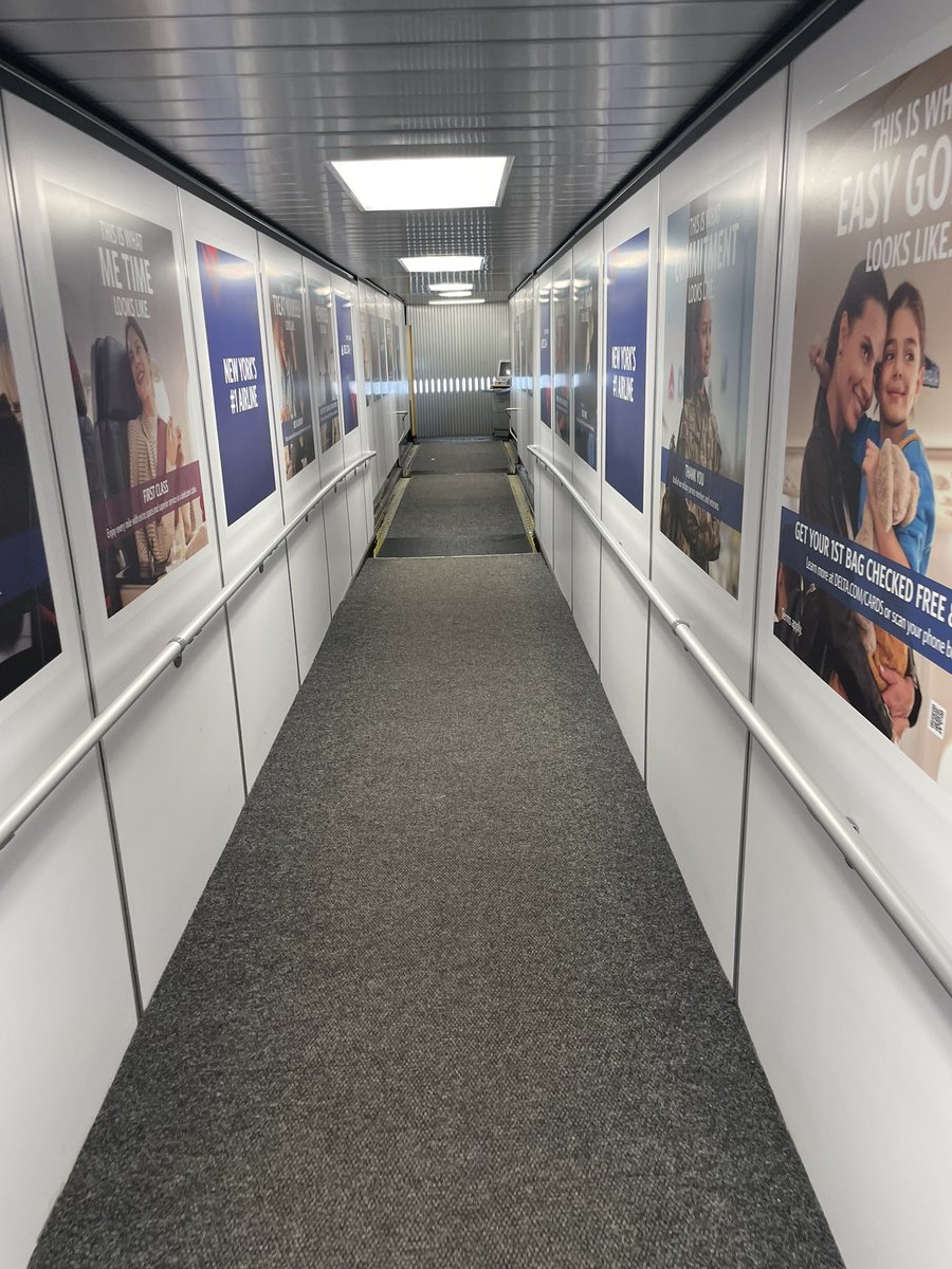 FakeOscarMunoz's tweet photo. Feels a bit like flying in April 2020 today.
@Fakedbastian … maybe you’ll sell a few more seats on the return??
@Delta #COVID19 #COVIDisAirborne #empty #emptyplane #deltabankrupt https://t.co/VCFQnOvYGZ