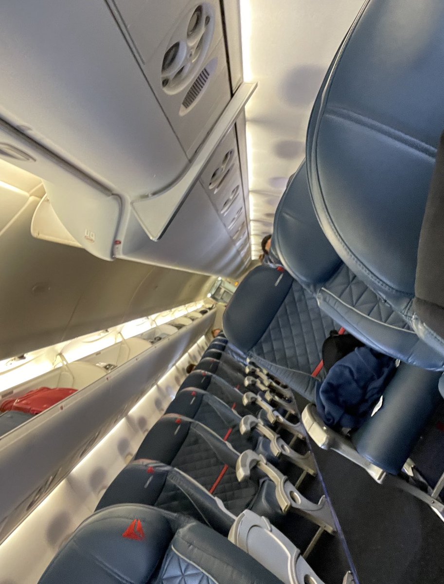 FakeOscarMunoz's tweet photo. Feels a bit like flying in April 2020 today.
@Fakedbastian … maybe you’ll sell a few more seats on the return??
@Delta #COVID19 #COVIDisAirborne #empty #emptyplane #deltabankrupt https://t.co/VCFQnOvYGZ