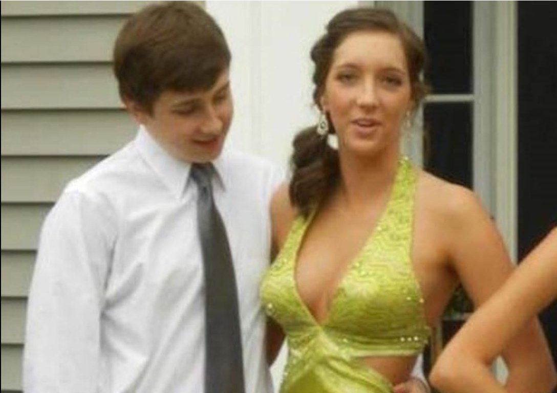 FromHose's tweet photo. Don't miss the episode about #PromPhotos. Should they be posted on #socialmedia and who should comment? https://t.co/3O4ZWrSqu2 https://t.co/juAqAEJW8y