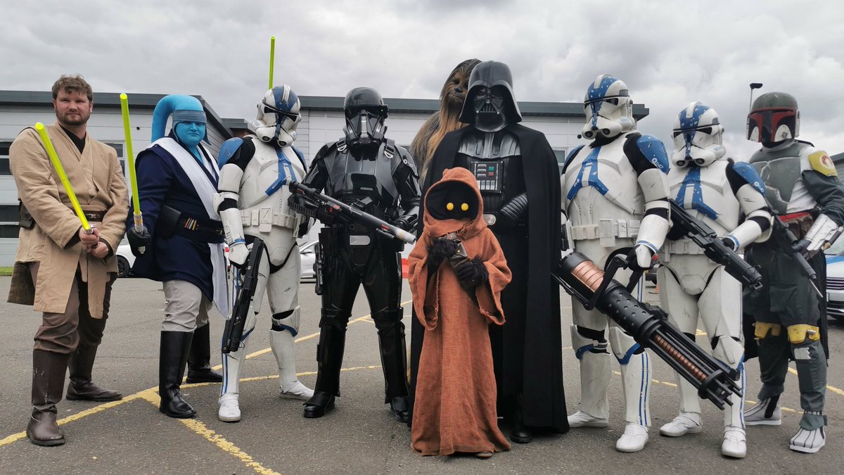 🌭BIG FEED!🌮

End of day 1 and what a day! Can't wait to do it all over again tomorrow! 💜

Want to join us?  👉 501st.scot/join-us

Want to request us? 👉 501st.scot/request-an-app…