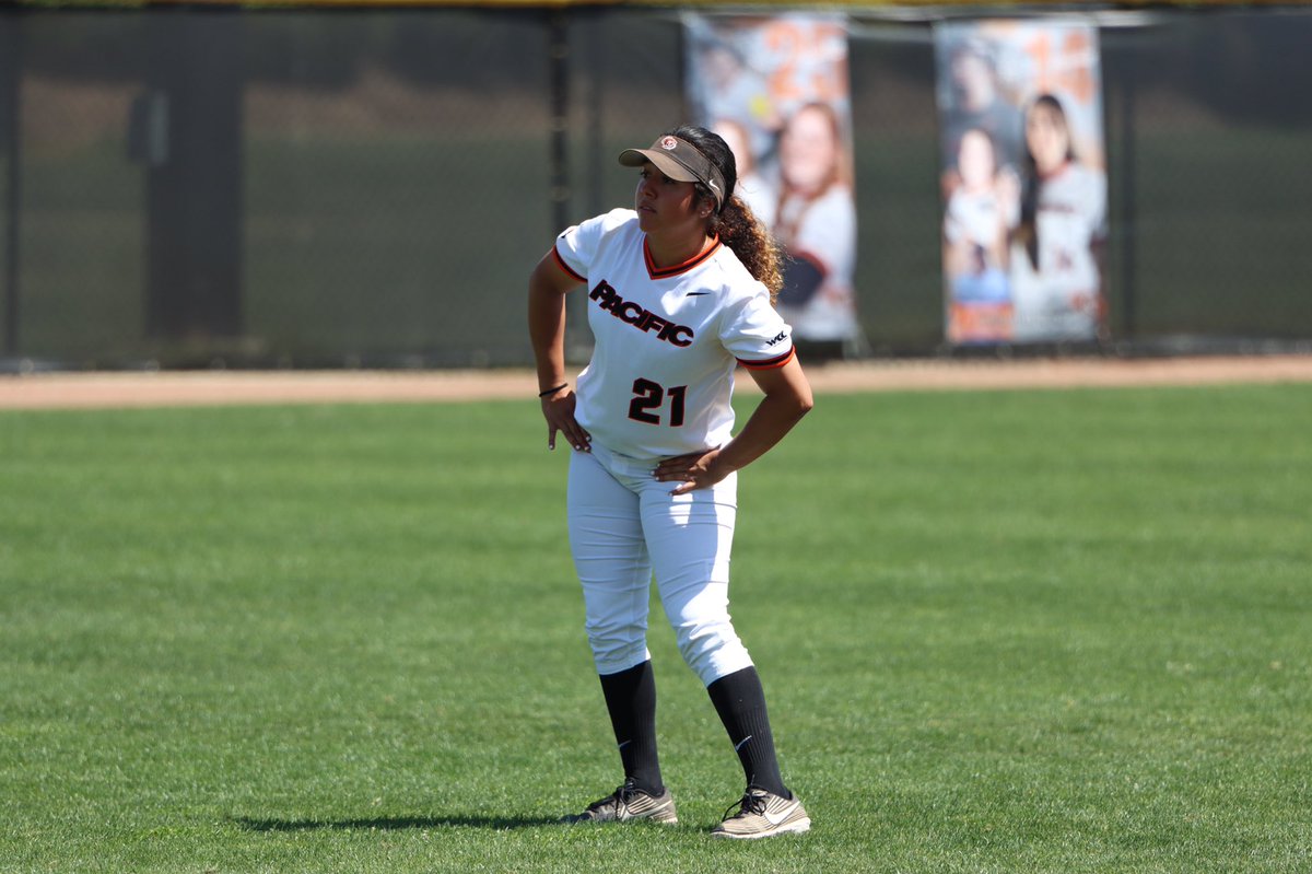 PacificSoftball's tweet photo. We play for our seniors today. https://t.co/FItseH4vxc