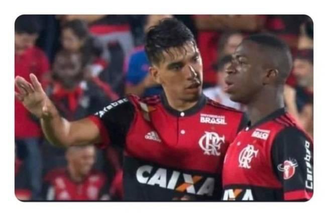 metemalaa's tweet photo. "tá no papo é chegar e beijar mlk" https://t.co/peettsnESS