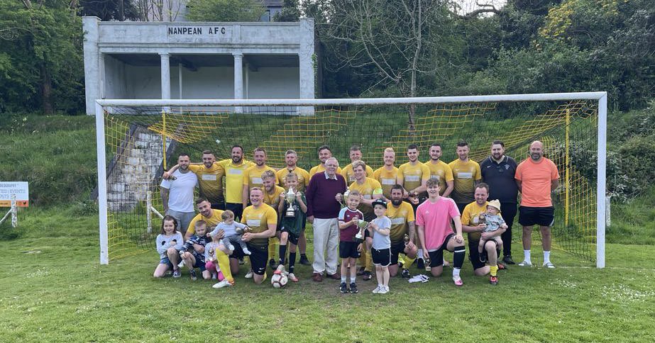 NanpeanAFC's tweet photo. Nanpean 7 - 1  st Eval 

Jordi ⚽️⚽️⚽️⚽️
Besty ⚽️⚽️
Smash ⚽️ 

💛🖤 https://t.co/idHum1IF1R