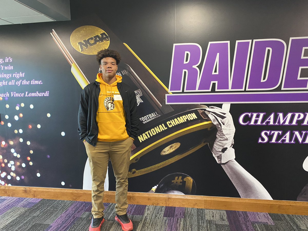 Had an awesome junior day at the University of Mount Union. Thanks to <a href="/MountUnionFB/">Mount Union Football</a> for the great experience and thank you <a href="/CoachGeoffDartt/">Geoff Dartt</a> for inviting me.<a href="/RogerBaconFB/">Roger Bacon Football</a> <a href="/937FBinsider/">937 Football Insider</a> <a href="/_BB215/">brittney</a> <a href="/D_Ely6/">Daryl Ely</a> <a href="/JuNiOrC315/">Jasper Collins Jr</a>