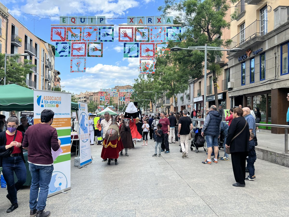 aj_vic's tweet photo. ✅ Més de 80 entitats i associacions de #Vic participen a la 18a Mostra d'Entitats.
 
🤝 La Fira es consolida com un espai de diversitat, convivència i d'intercanvi d'idees i iniciatives entre el teixit associatiu. https://t.co/mUfBFOnRIB