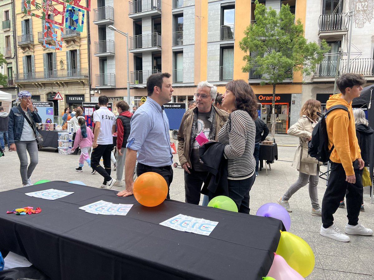 aj_vic's tweet photo. ✅ Més de 80 entitats i associacions de #Vic participen a la 18a Mostra d'Entitats.
 
🤝 La Fira es consolida com un espai de diversitat, convivència i d'intercanvi d'idees i iniciatives entre el teixit associatiu. https://t.co/mUfBFOnRIB