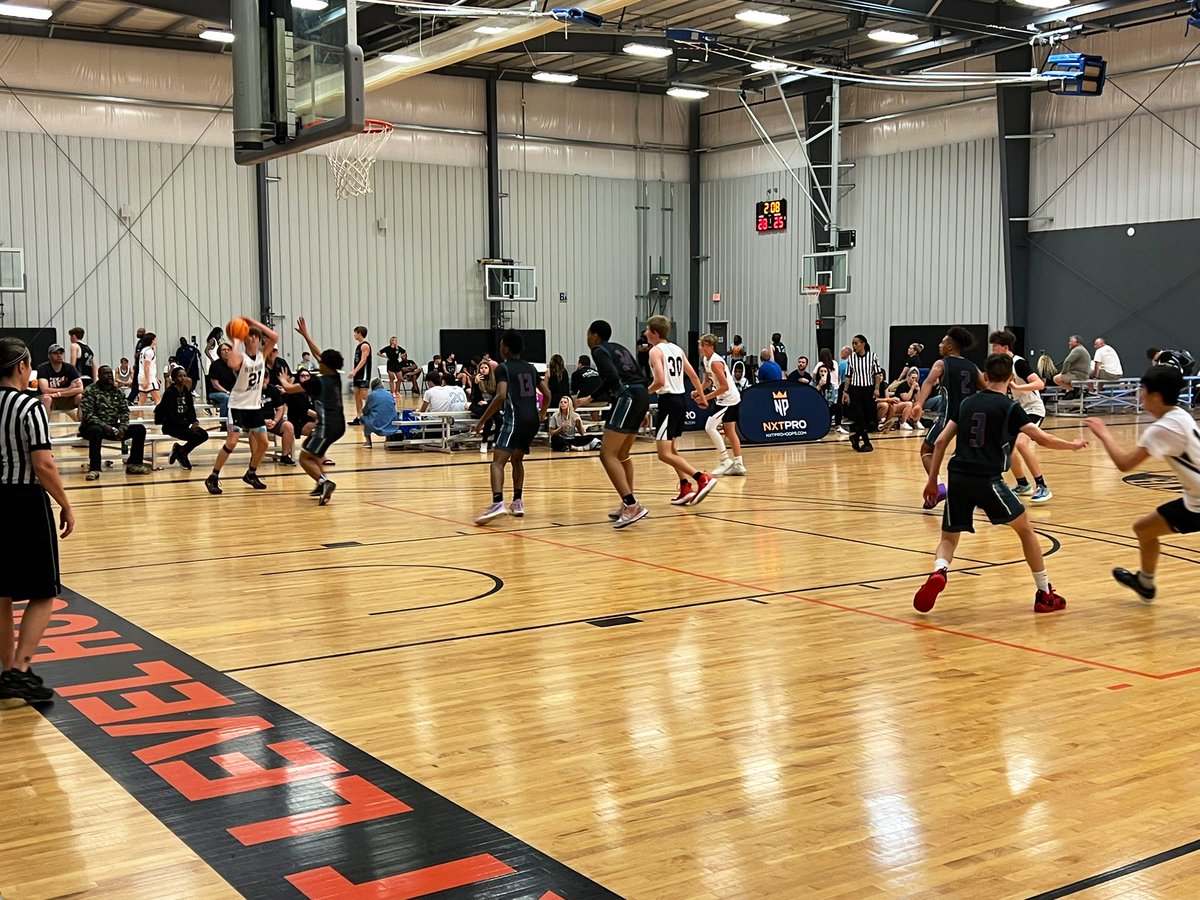15U: Here on court 5 for <a href="/OklahomaPower/">OK POWER Basketball</a> vs @BuddyBuckets_KS. Tough, physical affair so far.