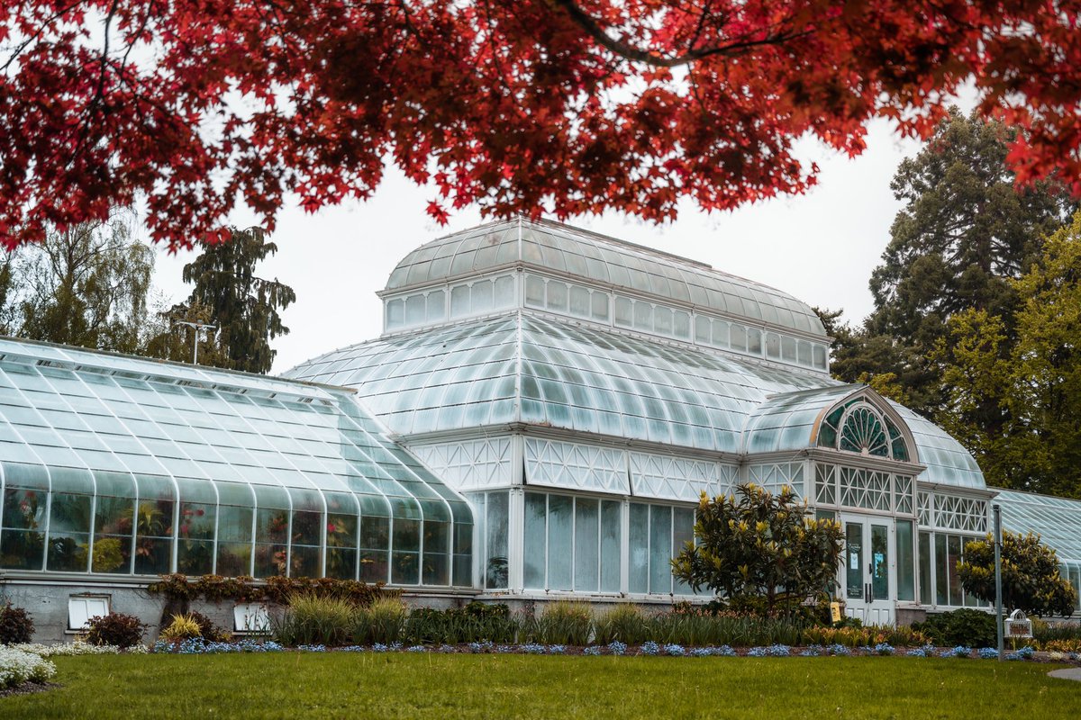 addy_alaska's tweet photo. the conservatory. 

seattle, washington USA https://t.co/rkt7uGLfhu