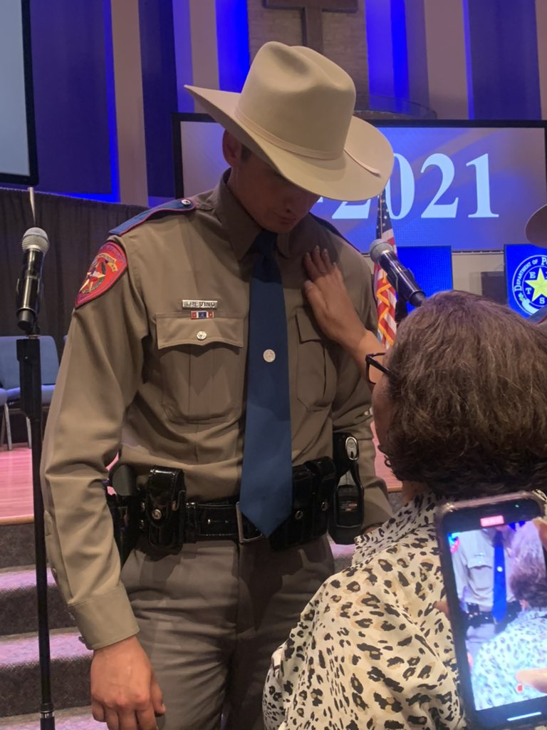 Roberttt09's tweet photo. The last 29 weeks were a heck of a ride filled with all sorts of highs and lows. Beyond humbled to have earned the title of Texas State Trooper. https://t.co/Ljl1f51N2V