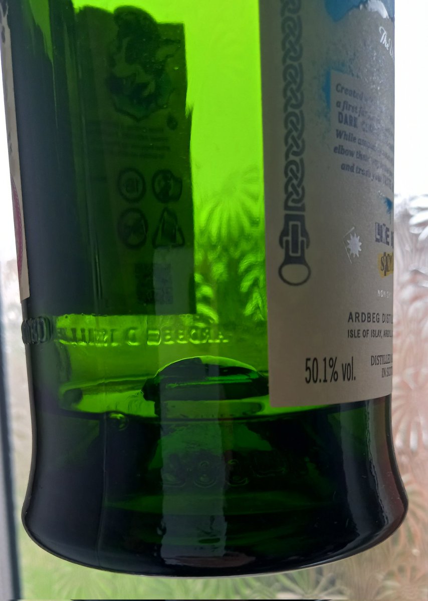WhiskyLock's tweet image. Always a sad day when the @Ardbeg dimple shows itself! #Whisky