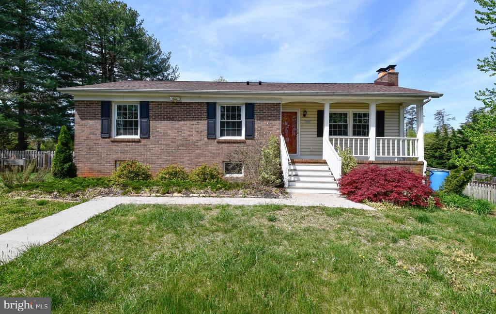AngstadtREGroup's tweet photo. See a virtual tour of our listing on 31182 Catharpin Road #LocustGrove #VA  #realestate https://t.co/KMXHdvWr9k https://t.co/sLREqpXrtq