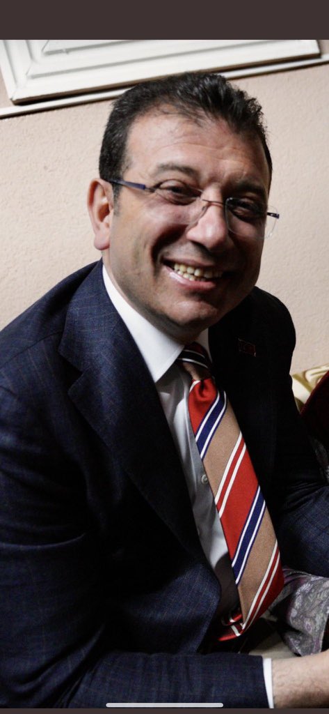 3 yıldır İBB Meclis Üyeleri olarak bu beyfendiye işini yap, İstanbul halkına hizmet et diye diye dilimizde tüy bitti

Peki Ekrem efendi ne yaptı❓
Şov yaptı, Şekil yaptı ve en sonunda da tuttu kendini rezil etti

Demekki neymiş❗️
Lafla peynir gemisi yürümezmiş

İSTİFA ET İMAMOĞLU