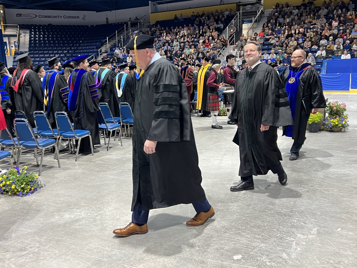 SenGaryPeters's tweet photo. Congratulations to all the graduates at @LifeatLSSU! It was an honor to deliver the commencement address. #MyLakeState https://t.co/74leoaLafH