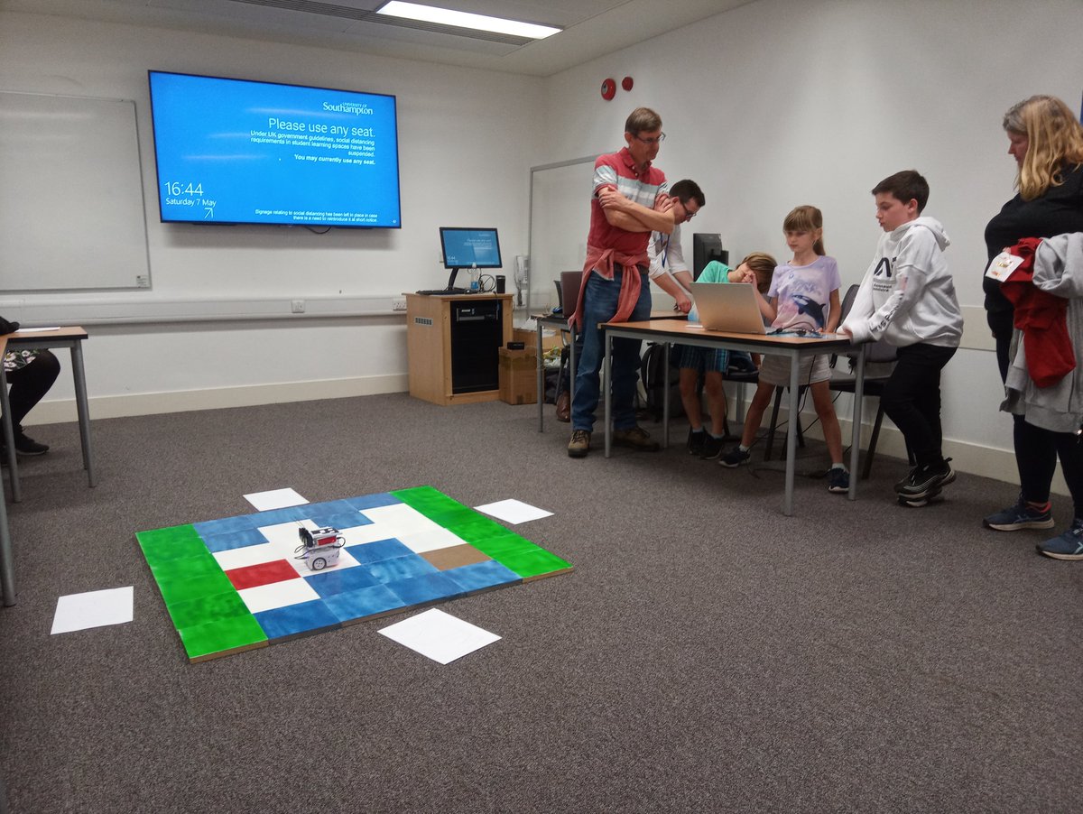 Go Treasure Hunting with Thymio the Robot tweet media