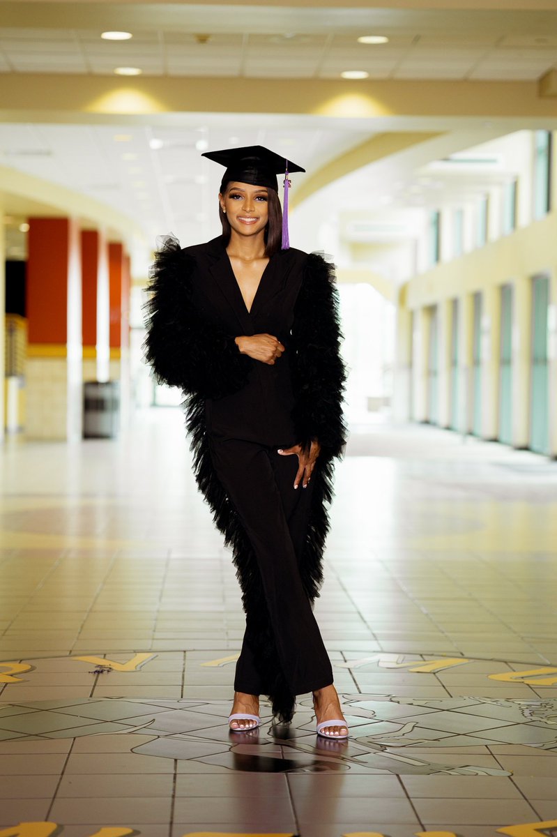 OfficialGalMya's tweet photo. I’mma let y’all finish, but Prairie View A &amp; M puts out the most productive people of all time ! 💛💜

•Coming to graduation stage near you 
BS in Criminal Justice| May 14th 
#PVAMU #PVGradSwag #HBCUgrad #Classof2022 #fyp https://t.co/ywDnwdW5Sg