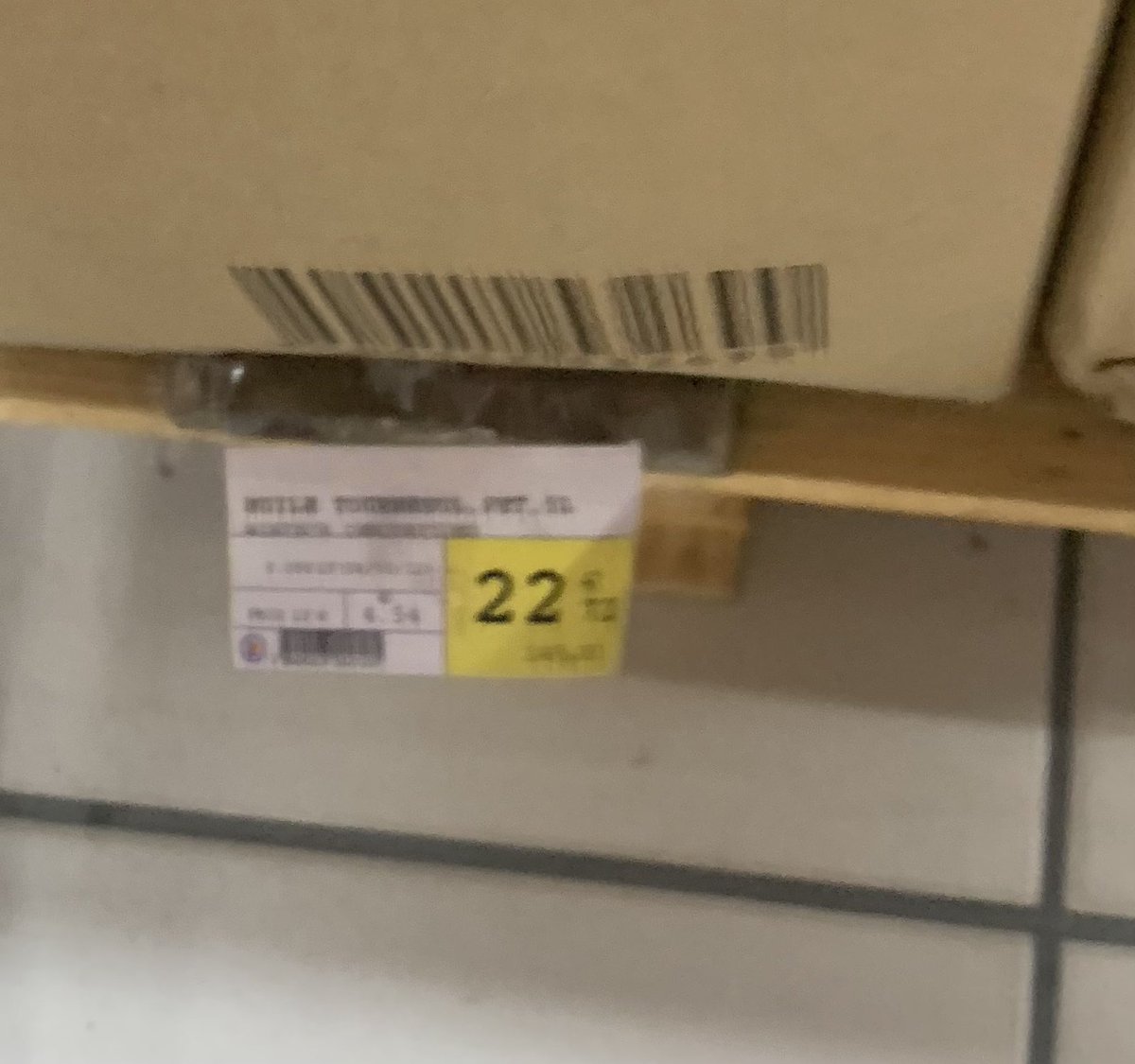fabien_gay's tweet photo. 22,72 euros une bouteille de 5 litres huiles de tournesol au @Leclerc #BlancMesnil. Si ça continue à augmenter, on ne déposera plus de chèques à la banque, mais des bidons d’huile dans les coffres-forts. Urgence #BlocageDesPrix https://t.co/28Bh56gz6L