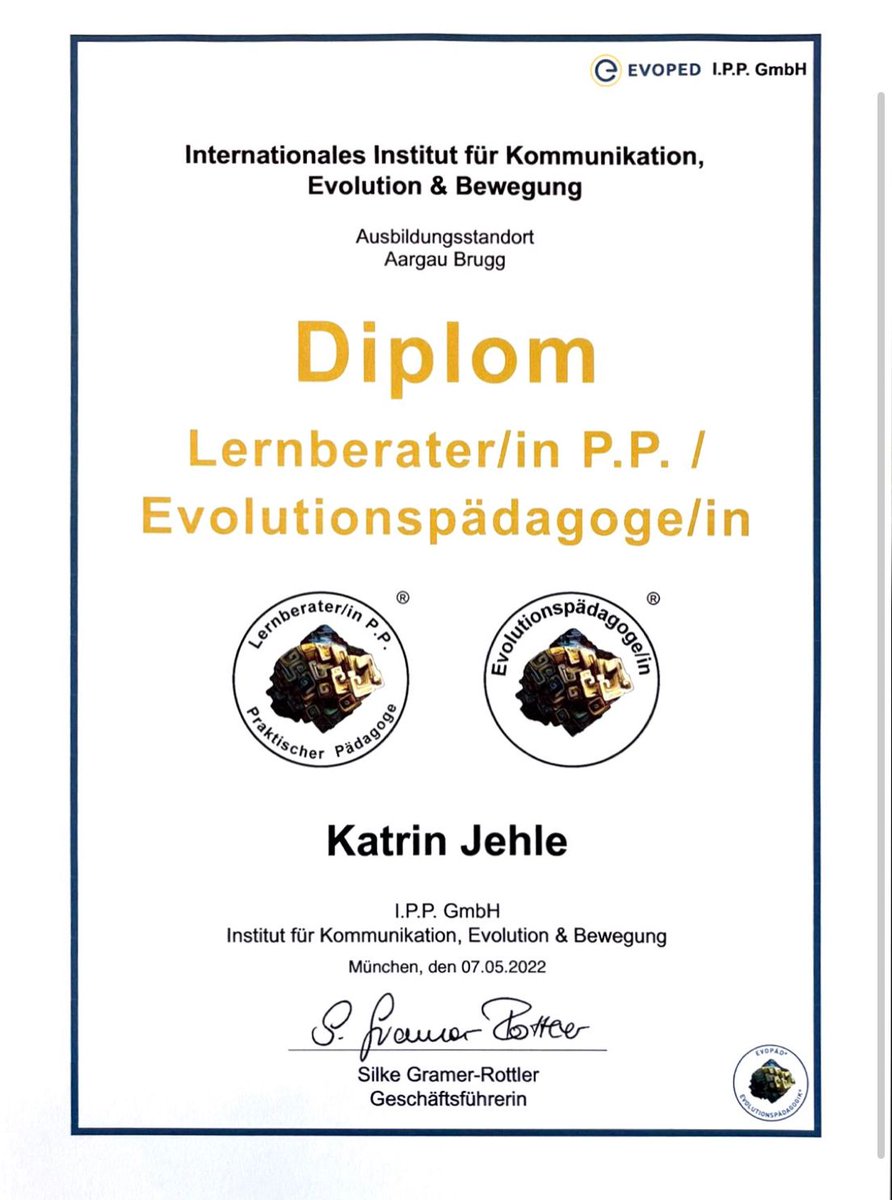 JehleKatrin's tweet photo. #FirstStep #done Heute habe ich mein Diplom erhalten. Vielen Dank für die lehrreiche Zeit. #Evolutionspädagogik #Evoped #Evopäd #Pädagogik #Bewegung #Erfolg https://t.co/cpBmntj2NX