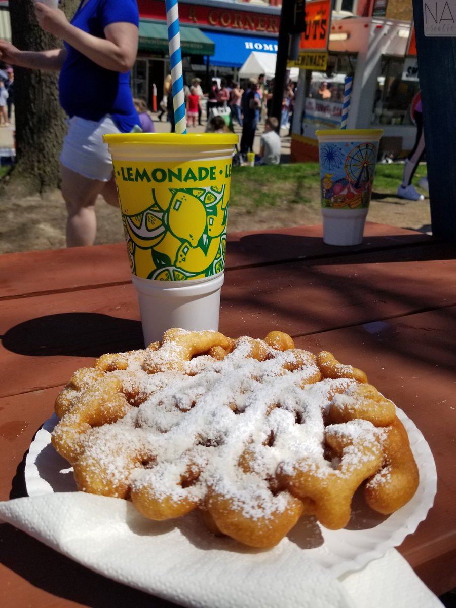 BuildingMadison's tweet image. Baraboo Fair on the Square with fresh funnel cake and lemonade! Hmmm good. #funnelcake #beautifulday #takingiteasy