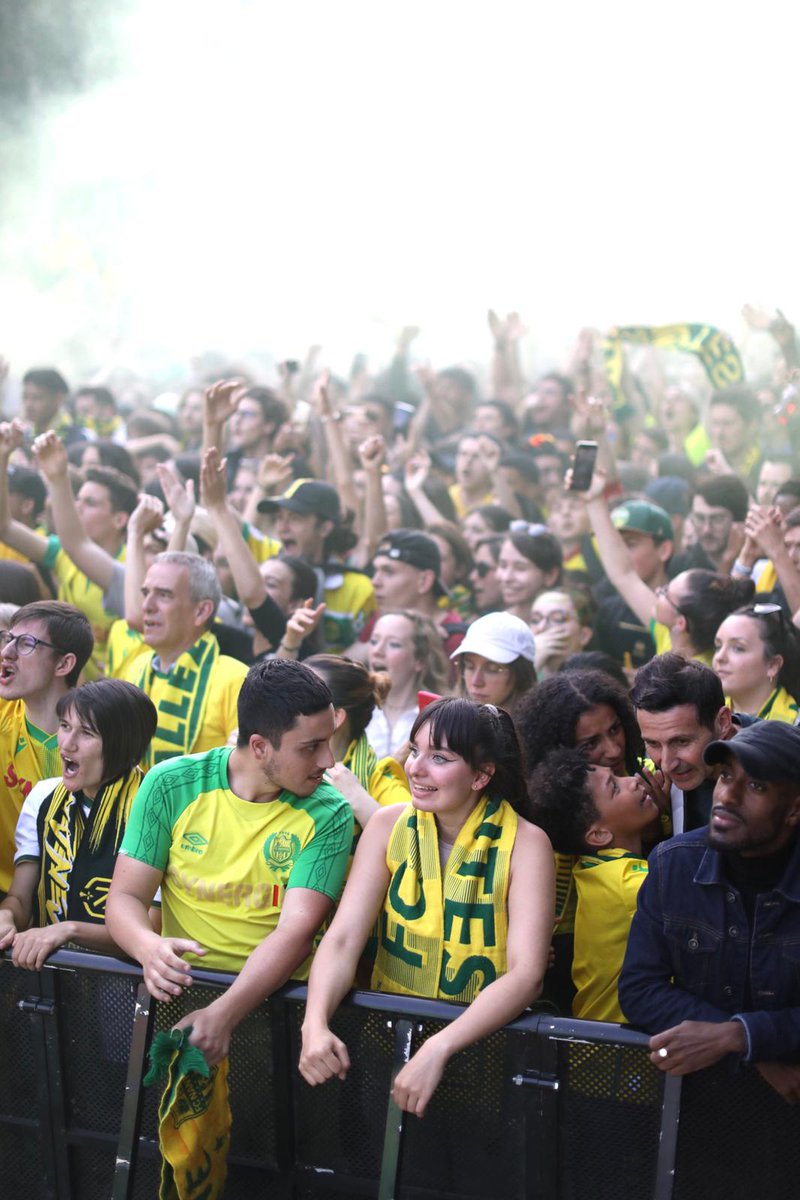 FrRebouh's tweet photo. 🟡🟢 On me dit qu'il y a déjà énormément de monde Cours St Pierre et St André à Nantes pour assister au match. Fier des agents de @Nantesfr et de nos prestataires qui permettent à toutes et tous de vivre ce grand rdv populaire ! #CDF #OGCNFCN #OnEstNantes https://t.co/3kIC99IMkR