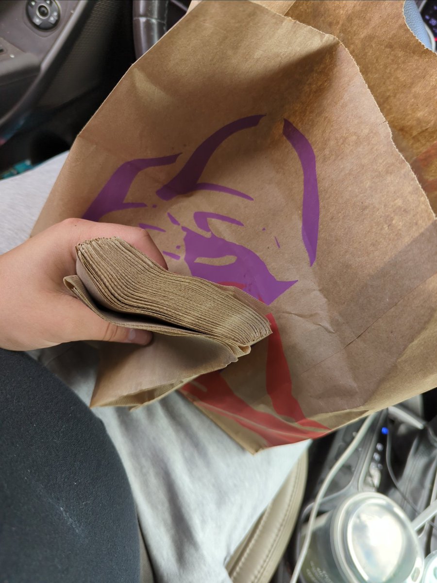 ChanDaManGaming's tweet photo. Ummmm thanks @tacobell for the napkins 😂 https://t.co/2U2u7SyBKS