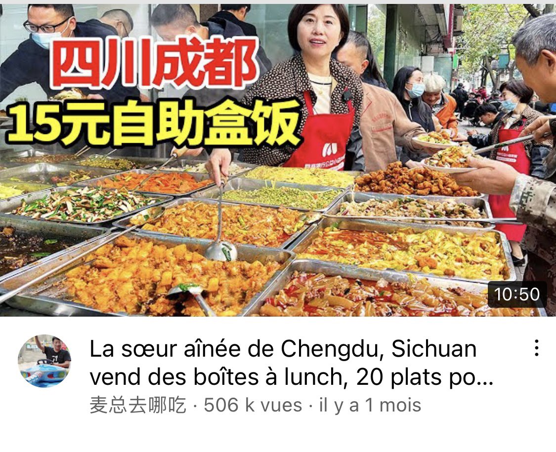 Un resto à Chengdu, 15 yuans (2€), 20 plats à volonté. Un prix ridiculement bas, pensé avant tt pour les chauffeurs de taxi. Tt a l’air incroyablement bon. Encore une histoire à me faire pleurer (de faim). Je me fais avoir par l’algo de YT à chaque fois. bit.ly/385SYag