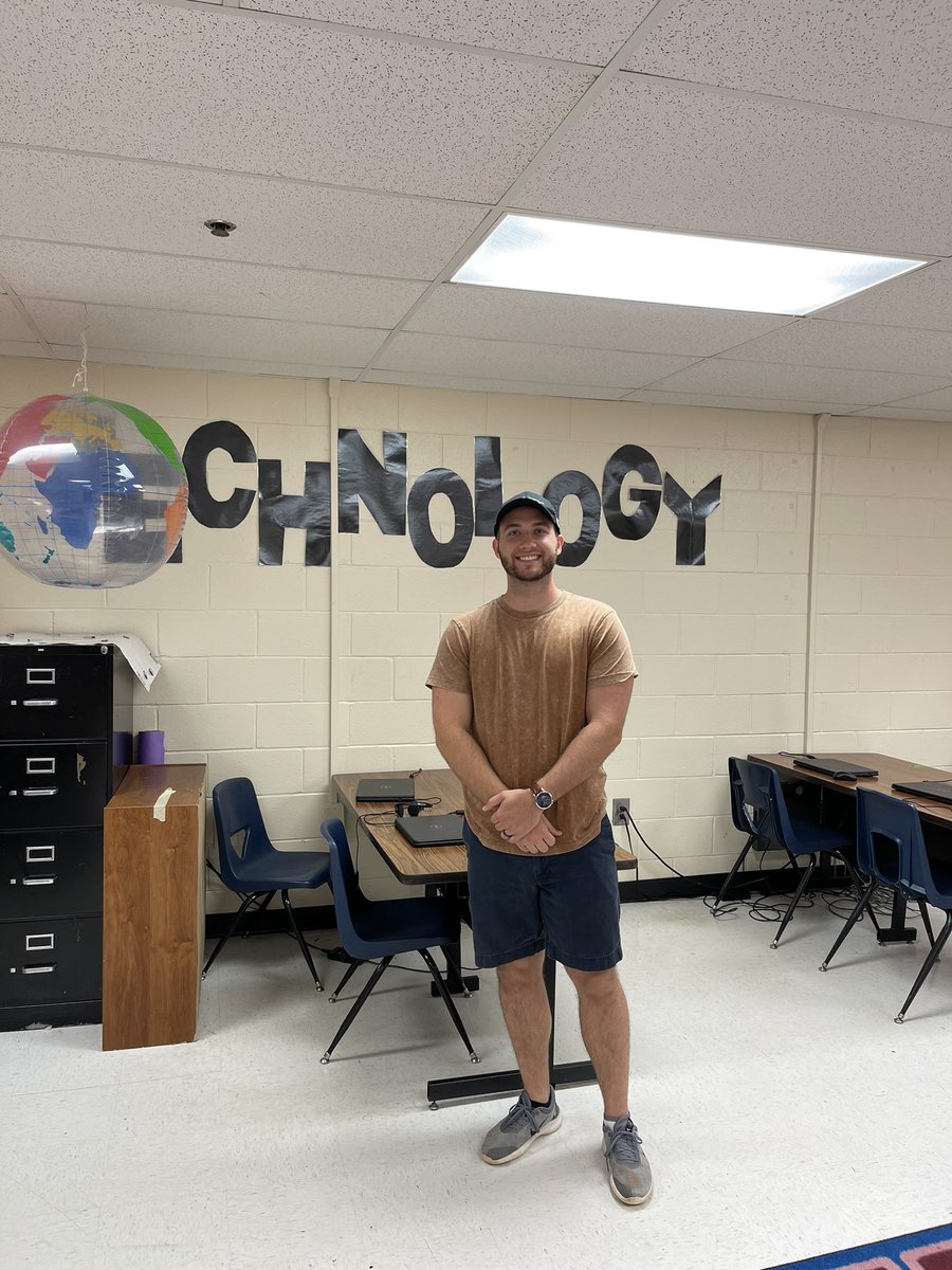 RainaMichaels3's tweet photo. Had the opportunity to collaborate with this awesome engineer, Chris Petrow, for my new lab next year! Thank you! Stay tuned! #hydroponics #allthingsscience #STEMeducation @cobbscience @STEMcobb @CobbSchools @DowellElementa1 https://t.co/VQMd6fY9et