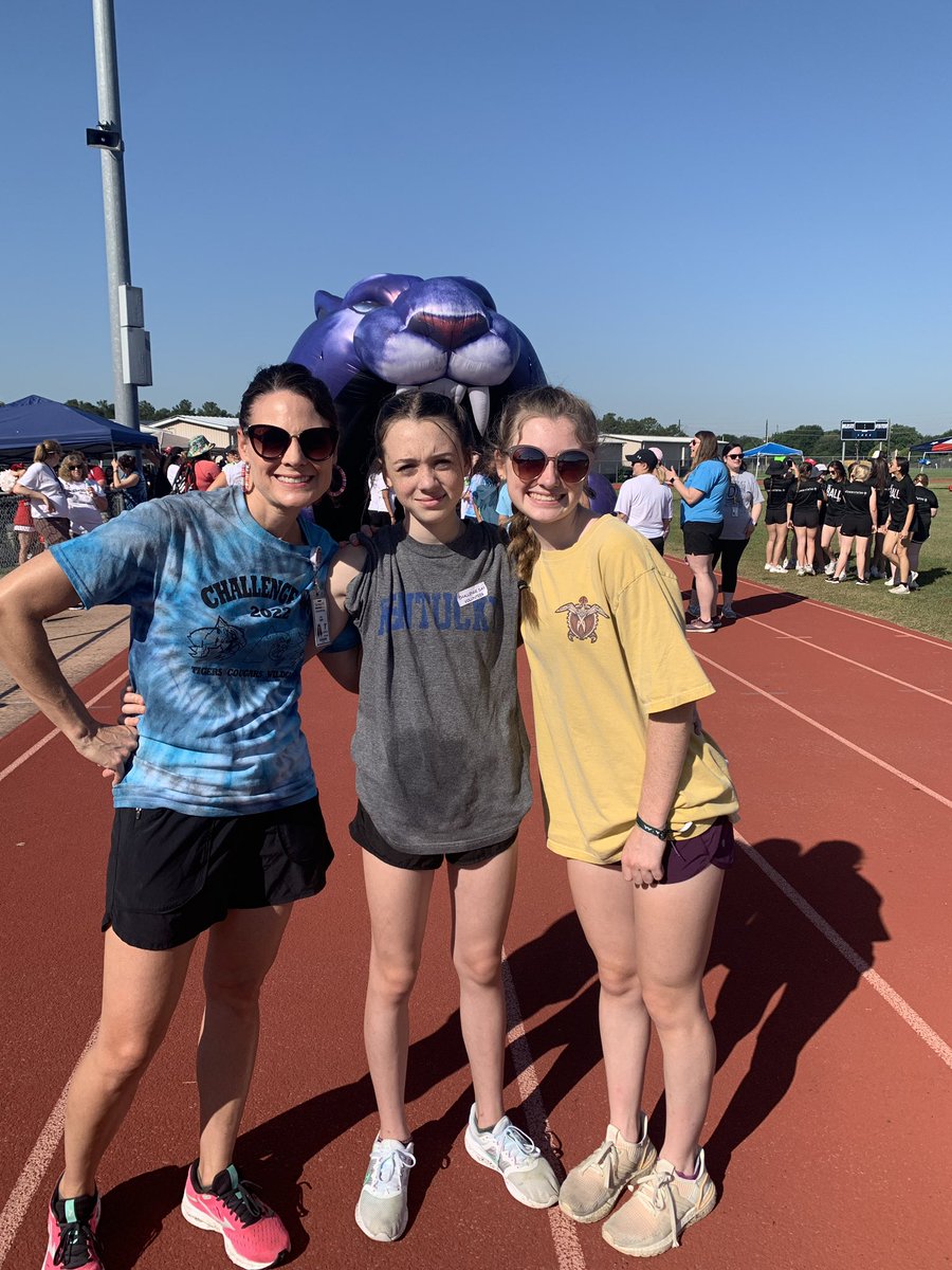 AmySiigler's tweet photo. My girls volunteered with me at Challenge day yesterday! My 5th Challenge Day and their first!! It gets better every yr ππ Love watching my speech kids win π those medals!! #Tomballstudentsupport #Destinationexcellence #Challengeday #oakcrestintermediate #WWJHS https://t.co/yk1qapcmyU