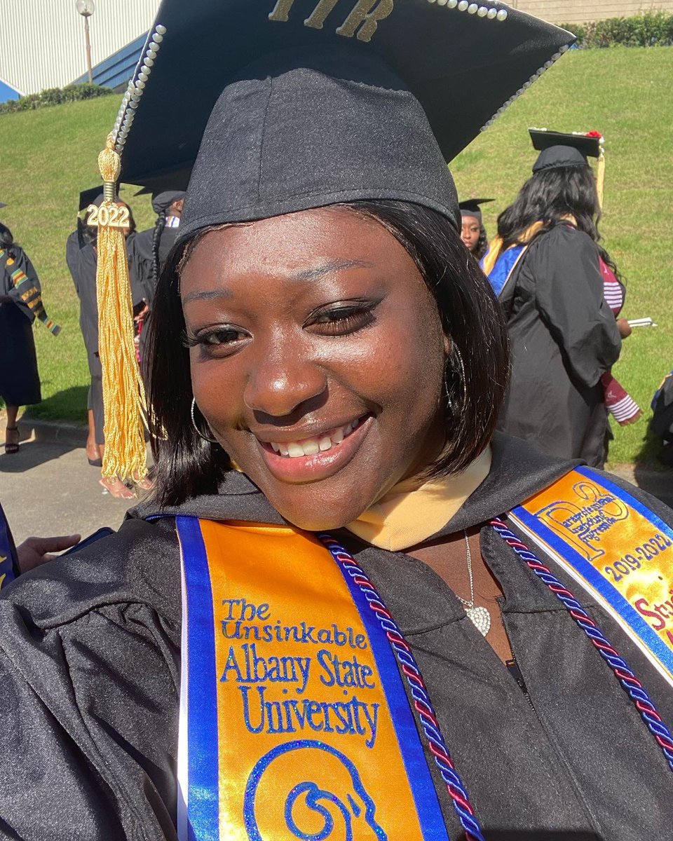 QTeanna's tweet photo. Teanna Reese,BSW 🤭☺️

OFFICIALLY AN ALUMNI OF THE UNSINKABLE ALBANY STATE UNIVERSITY #ASUTwitter https://t.co/rVX3KqrO4H