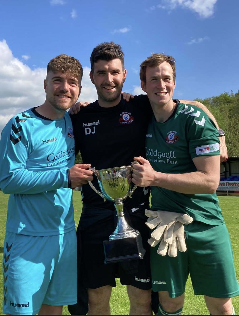 SteffanHarri's tweet photo. @leechambo11 @pdelaney07 @Mold_AlexFC @caerswsfc Call my agent for gigs. 😘 https://t.co/s8LOOGmTRX
