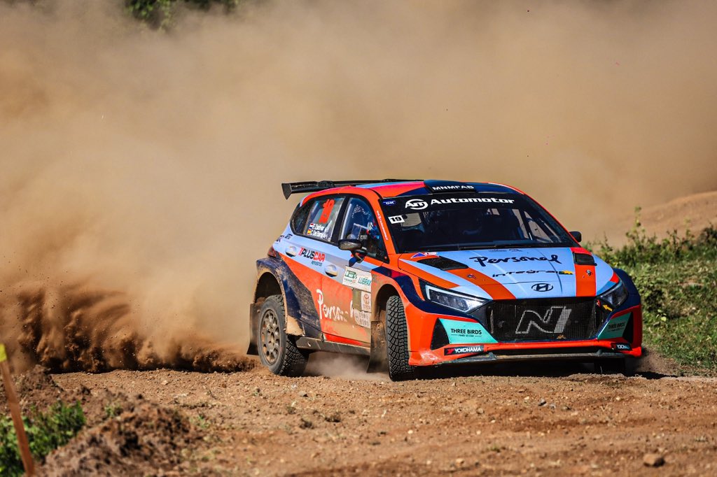 Automotor_py's tweet photo. Segundo mejor tiempo🔝🔥 Finalizamos así la Etapa 1 del #RallyPyParaguarí 🏁
1️⃣ Saba / Mussano 37:00.10
2️⃣ Zaldívar / Del Barrio 37:19.40
3️⃣ Bestard / Diaz 37:25.20
#HyundaiPy #RallyPy https://t.co/TQuy5TfSmr