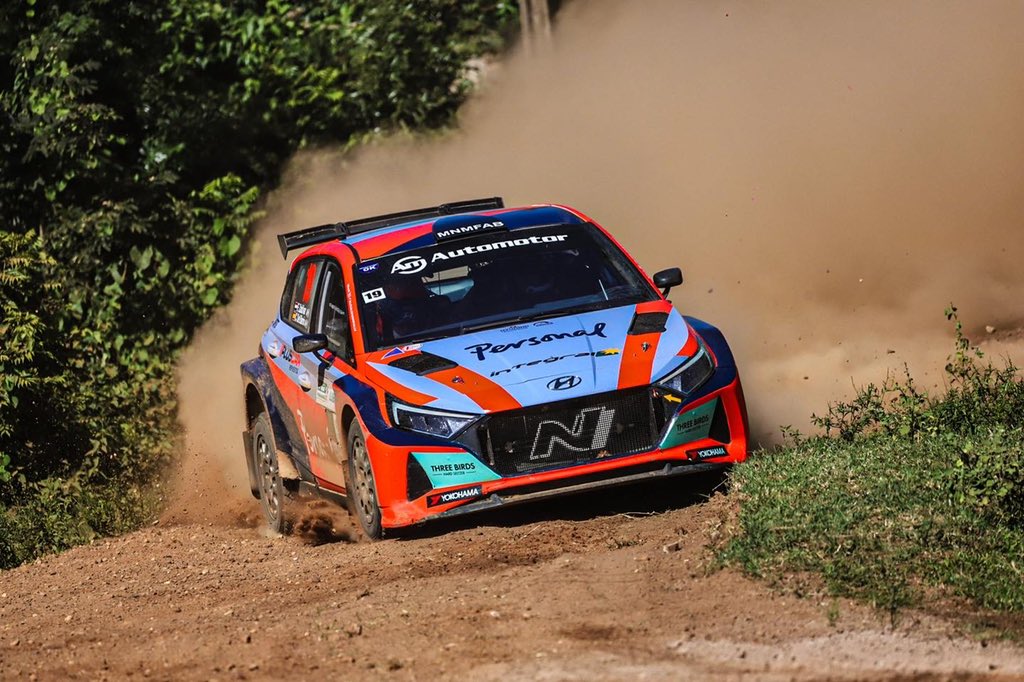 Automotor_py's tweet photo. Segundo mejor tiempo🔝🔥 Finalizamos así la Etapa 1 del #RallyPyParaguarí 🏁
1️⃣ Saba / Mussano 37:00.10
2️⃣ Zaldívar / Del Barrio 37:19.40
3️⃣ Bestard / Diaz 37:25.20
#HyundaiPy #RallyPy https://t.co/TQuy5TfSmr