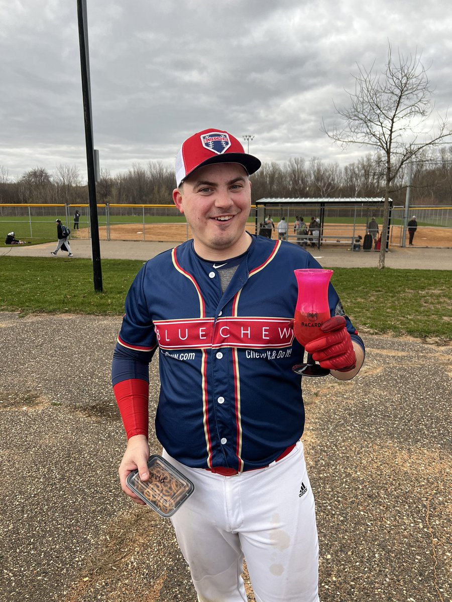 GriffinZmith's tweet photo. First games in the books for @BlueChew, @JLBUS, @WillyMcCoys ! Shoutout for the jerseys from @SotaStickCo and hats from @NorthernLids! 2 wins to start the season! #ChewItandDoIt #sofbtall https://t.co/L8u2IcfeFo