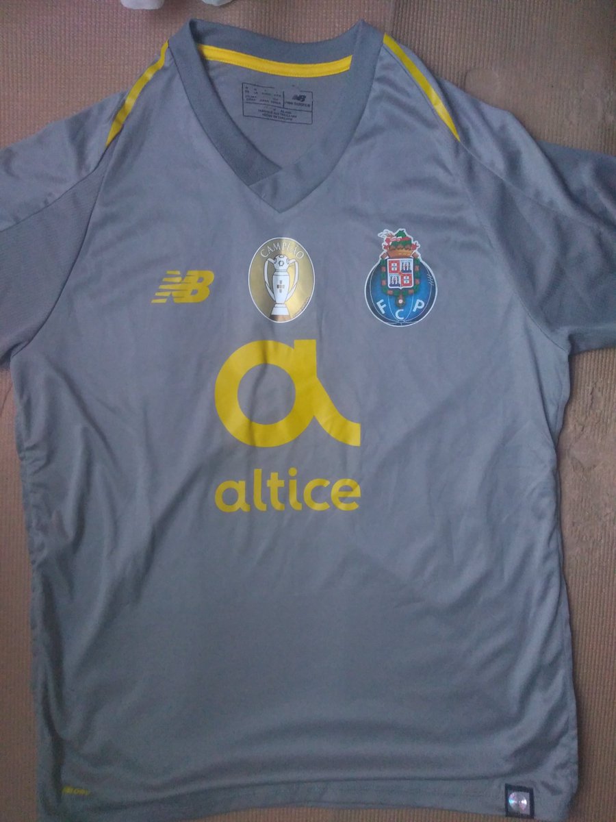 IvoLeitePT's tweet photo. @FCPorto campeão após vitória no campo do benfica! @ohugaoo @Ivson5 https://t.co/kXUdCwJtFQ