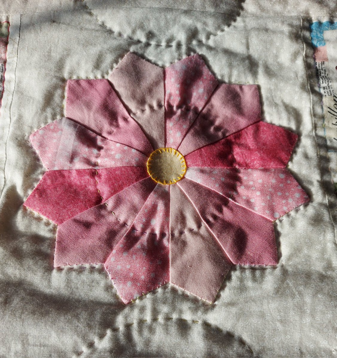 The only flowers today are those I've been quilting. 

#flowers #fabricflowers