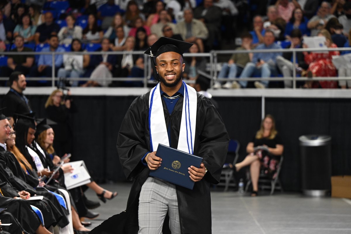 MTSU's tweet photo. Graduation day smiles are our favorite kind of smiles! #trueBLUE #MTSU2022 https://t.co/UpQoKblT3i