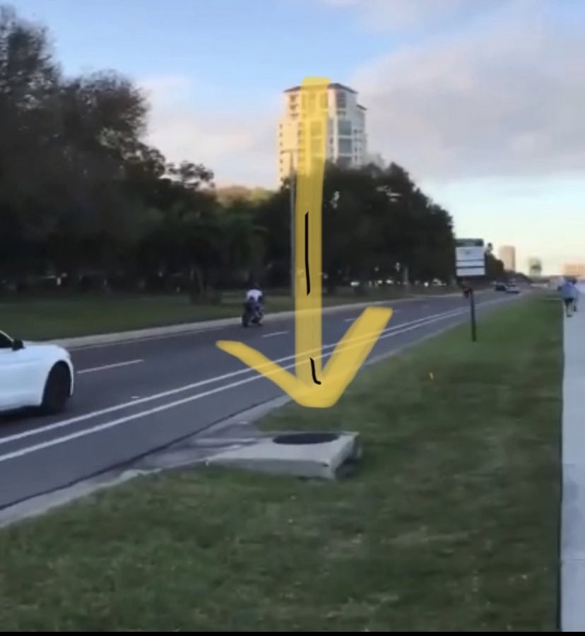 Amalaagg's tweet photo. Jessica, a drunken mother, has brought herself to death with her reckless act
 Is this a good place to cross?
 No one of a fit mind would pass by here with a child in a pram.
 #AmberHeardlsALiar #Florida #tampa #USA #CameronHerrin
#JohnnyDeppVsAmberHeardTrial

 #DeppVsHeard https://t.co/by6ZCm2OyB
