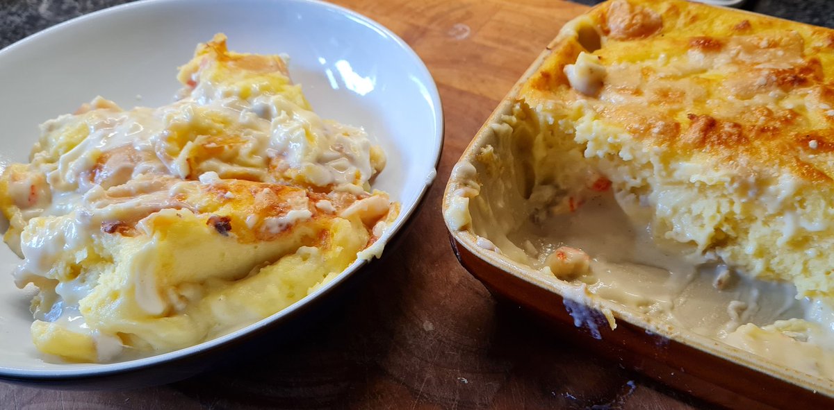 no1sunkfarmer's tweet photo. This will make you drool #Twinkle 🤤  #haddockandcrayfishpie plenty of cheese sauce buttery and cheesy mash by ek it was good @RhondaT40 @wheat_daddy #cookingfarmer and to piss you off a cracking fresh crab last night, so so tasty 😋 and hollandaise sauce. https://t.co/iC4knACHdN