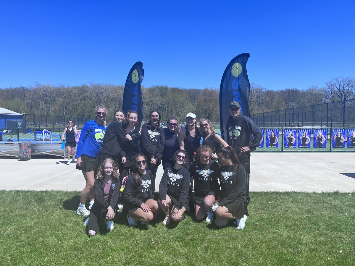 Amazing work today at our (3-team) quad! 7-1 against Wyandotte, and a 4-4 tie against Holly. Special shout-out to <a href="/The_JewishMamba/">Lonnie Goldchains</a> ! Great seeing you again! GO RO!🎾🎾🎾🎾