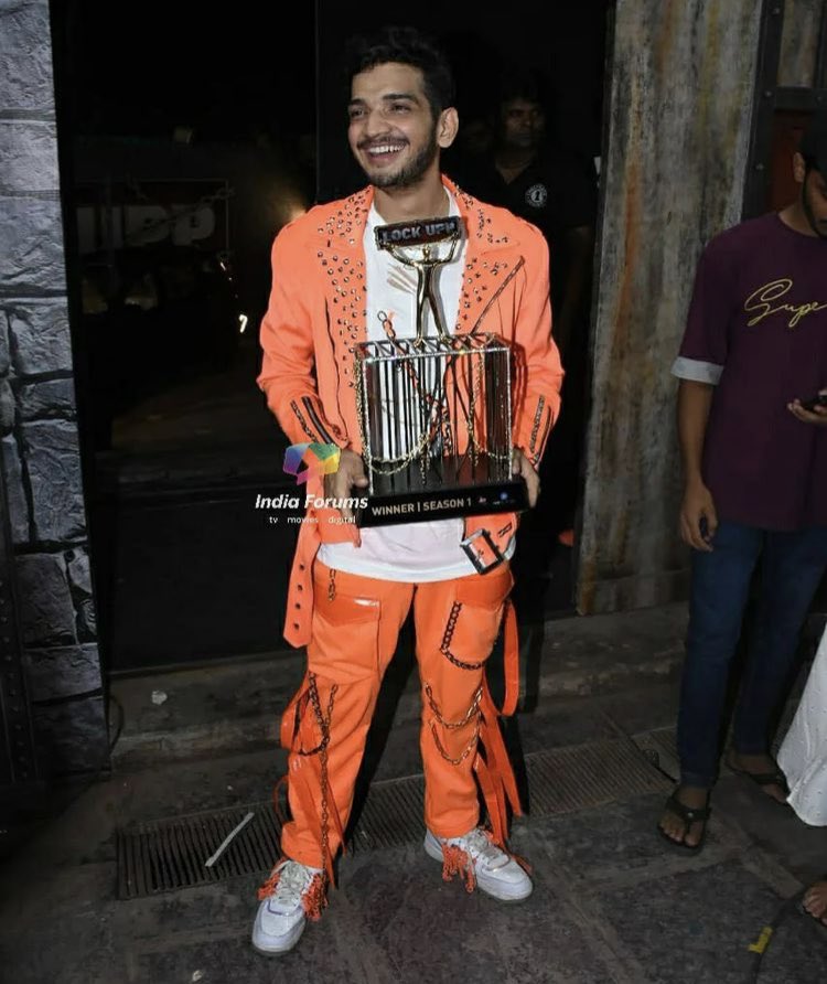 Devendr55099146's tweet photo. Heartiest Congratulations @munawar0018 to Win the #LockUpp season 1.
Well deserved 🥰 
will support you in #KKK12 if you participate. 
Best wishes for your future.

#MunawarFaruqi 
#MunawarForTheWin 
TROPHY AWAITS MUNAWAR https://t.co/xwtU6vdVPl#MunawarFaruqi https://t.co/0slxeNOWiF
