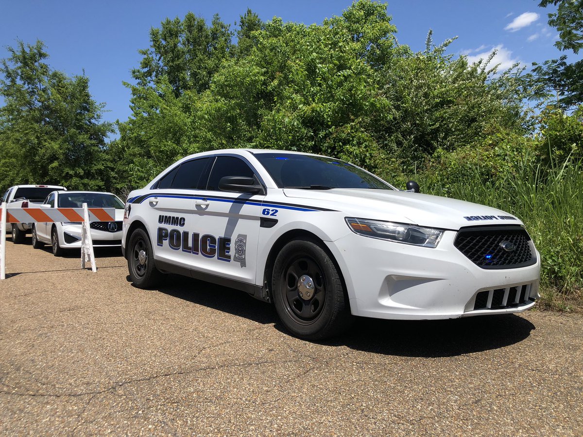UMMCPolice's tweet photo. Great day at the @jxnfreeclinic for a community party! We will be here until 6p performing car seat and booster seat inspections. Stop and meet some of our officers and enjoy the event! #communitypolicing @SafekidsMs @UMMCnews #CommunityPartners https://t.co/B8obnP9kgY