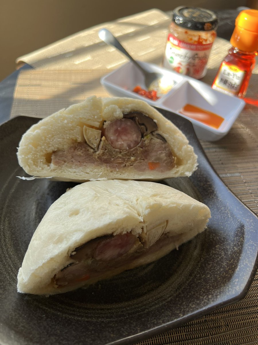 shrlysnz's tweet photo. Growing up I knew these steamed buns filled with 🐷🐓🦆🐮 as siopao by my Filipino dad. They are called manapua in Hawaii and bao in Chinatown. I love them all with their variations 😋 @ATT_InspirASIAN #AAPIHeritageMonth #LifeAtATT #Get2KnowUs https://t.co/1kSvhuaO4x