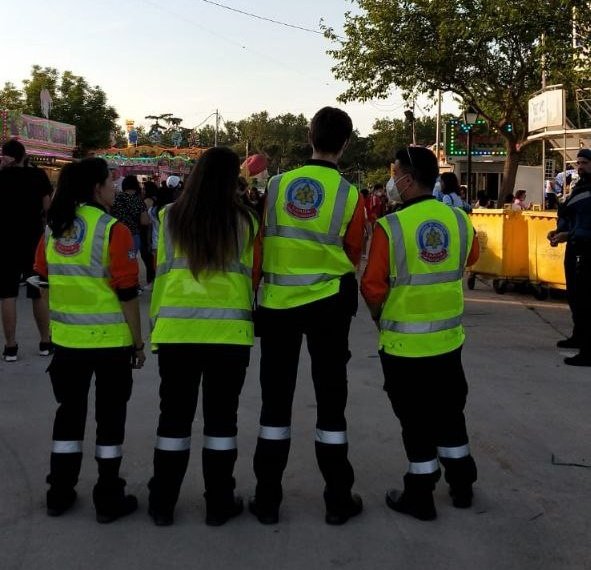 SAMUR_PC's tweet photo. En la Pradera de San Isidro, tenemos desplegado un operativo compuesto por unidades de SVB🚑, una unidad de SVA🚑, una unidad UPR, equipos a pie e instalado un PSA⛺ (Puesto Sanitario Avanzado).
#SanIsidroMadrid2022 https://t.co/FqKoCcEdpU