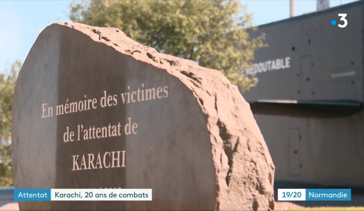 PaulineComt's tweet photo. #AffaireKarachi Jean-Yves Leclerc fait partie des 11 employés de DCN #Cherbourg décédés dans l’attentat à #Karachi le 8 mai 2002. 20 ans après, pour ses filles, la douleur est toujours aussi vive. Elles témoignent pour que justice soit rendue. À voir en replay @F3bnormandie https://t.co/bTSpXRxoi3