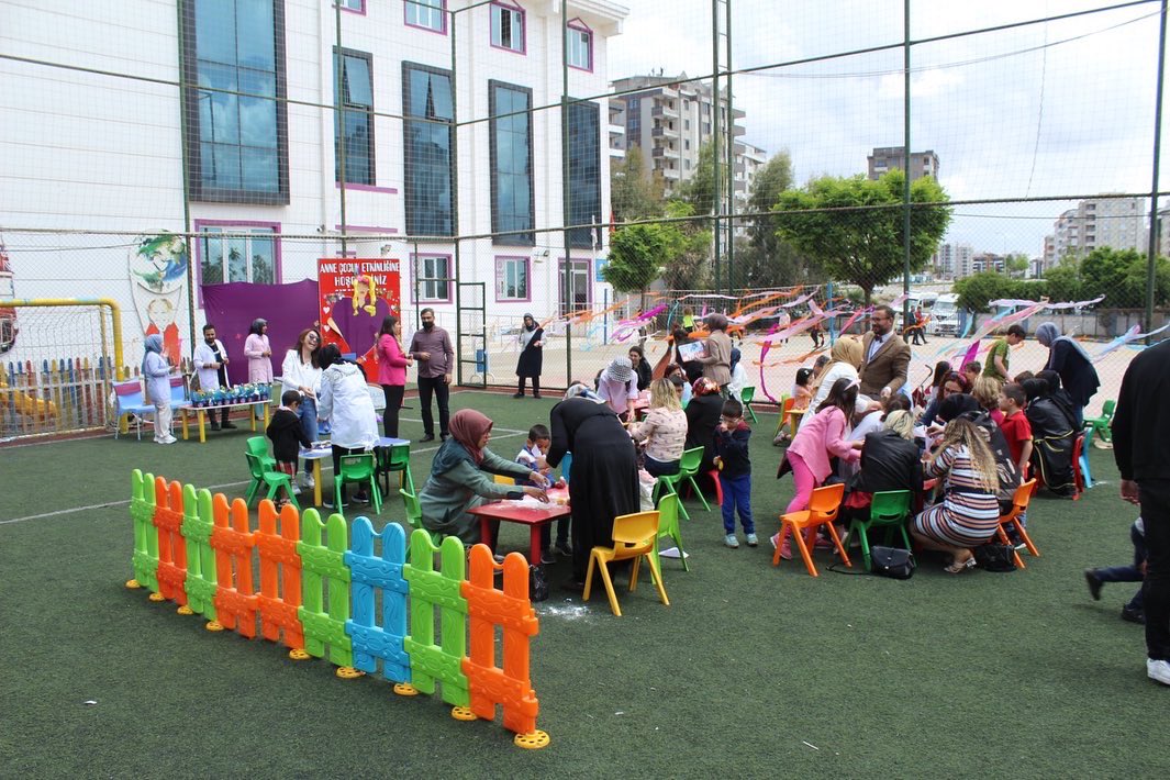 Bizim için herşeye katlanan, her zaman yanımızda olan dünyanın en güzel annelerine... Gücümüze güç umudumuza umut katan annelerimiz, ANNELER GÜNÜNÜZ KUTLU OLSUN.
Anne Çocuk Etkinliğimize katılan annelerimize teşekkür ediyoruz. 💐💐💕💕
#ugurokullari
#annelergünü
#sanliurfa