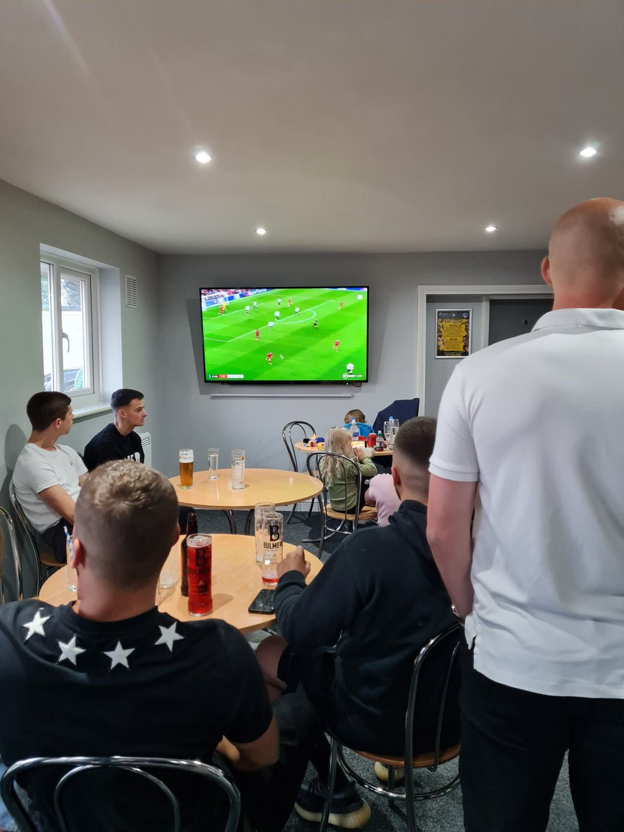 LarksRes's tweet photo. Presentation Night Watching @LFC Hopefully Smash Spurs!
After A Great Season For @LNHFC1961 & A Not Too Bad Season From Us.
It's All About Being 1 Club & Building For Next Season!
#UpTheLarks #BuildForNextSeason https://t.co/MObuOBedFE