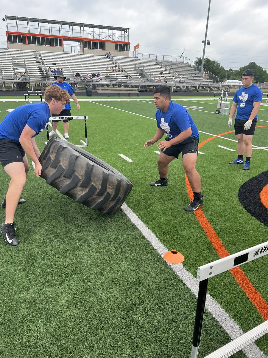 JacobAlford50's tweet photo. Proud of our BIGS for the way they competed and represented @Lindale_FB! 

1st place overall in Division 1 at the Grand Saline Lineman Challenge! #EAT #GRITTY #ALLIN 

@Coach_Cochran @CoachB_Ricks @Joel_Rinlee https://t.co/HCc5ysNb7A