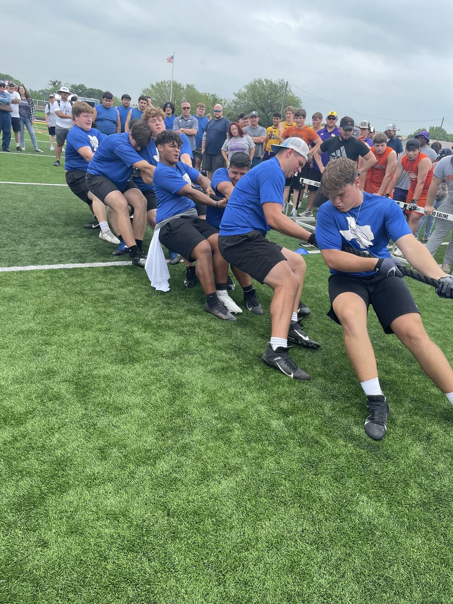 JacobAlford50's tweet photo. Proud of our BIGS for the way they competed and represented @Lindale_FB! 

1st place overall in Division 1 at the Grand Saline Lineman Challenge! #EAT #GRITTY #ALLIN 

@Coach_Cochran @CoachB_Ricks @Joel_Rinlee https://t.co/HCc5ysNb7A