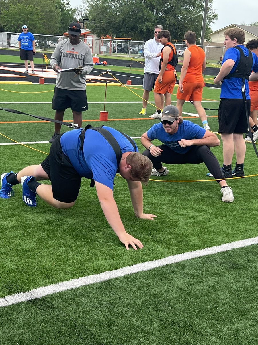 JacobAlford50's tweet photo. Proud of our BIGS for the way they competed and represented @Lindale_FB! 

1st place overall in Division 1 at the Grand Saline Lineman Challenge! #EAT #GRITTY #ALLIN 

@Coach_Cochran @CoachB_Ricks @Joel_Rinlee https://t.co/HCc5ysNb7A