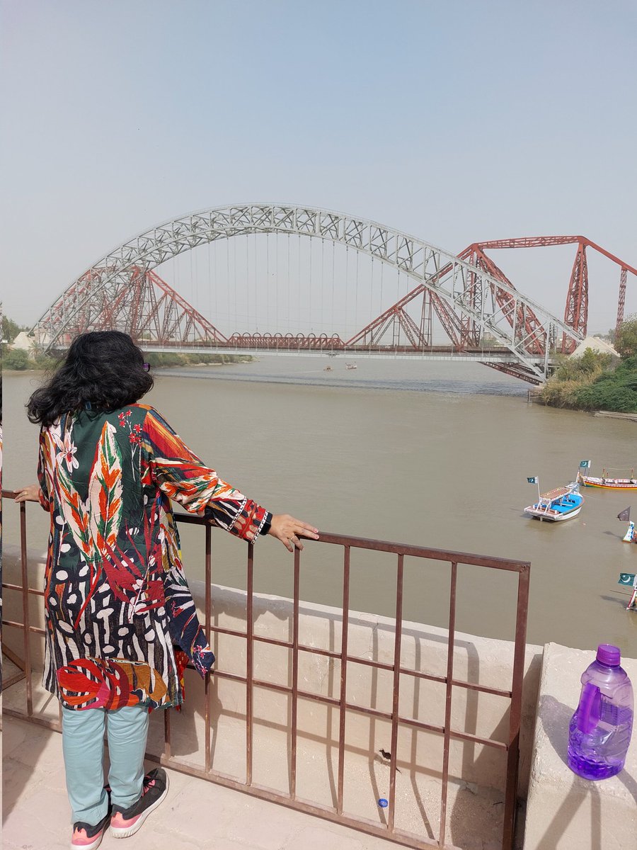 channarrehana's tweet photo. Sindh needs water
 Sindh also a part of Pakistan 
If Providence suffers
Country also suffers one way or otherway 

#SindhNeedsWater https://t.co/MDDIaiQCWX