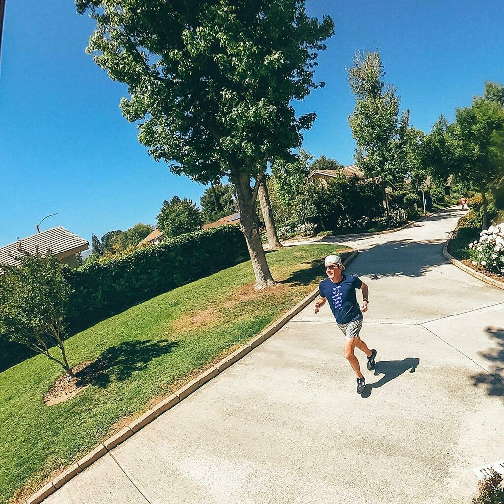 N8I's tweet photo. Week one of @londonmarathon training in the book and I look forward to a rest day or two. My @whoop is yelling at me right now.
In other news @brooksrunning got me all coordinated these days. Love these 2 in 1 5β Sherpa shorts. #RunPositive #RunHappyTeam https://t.co/MGGfNdqosc